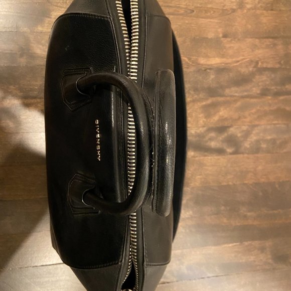 LIKE NEW! Givenchy Antigona Grained Calf Med Duffle Black - Picture 3 of 6